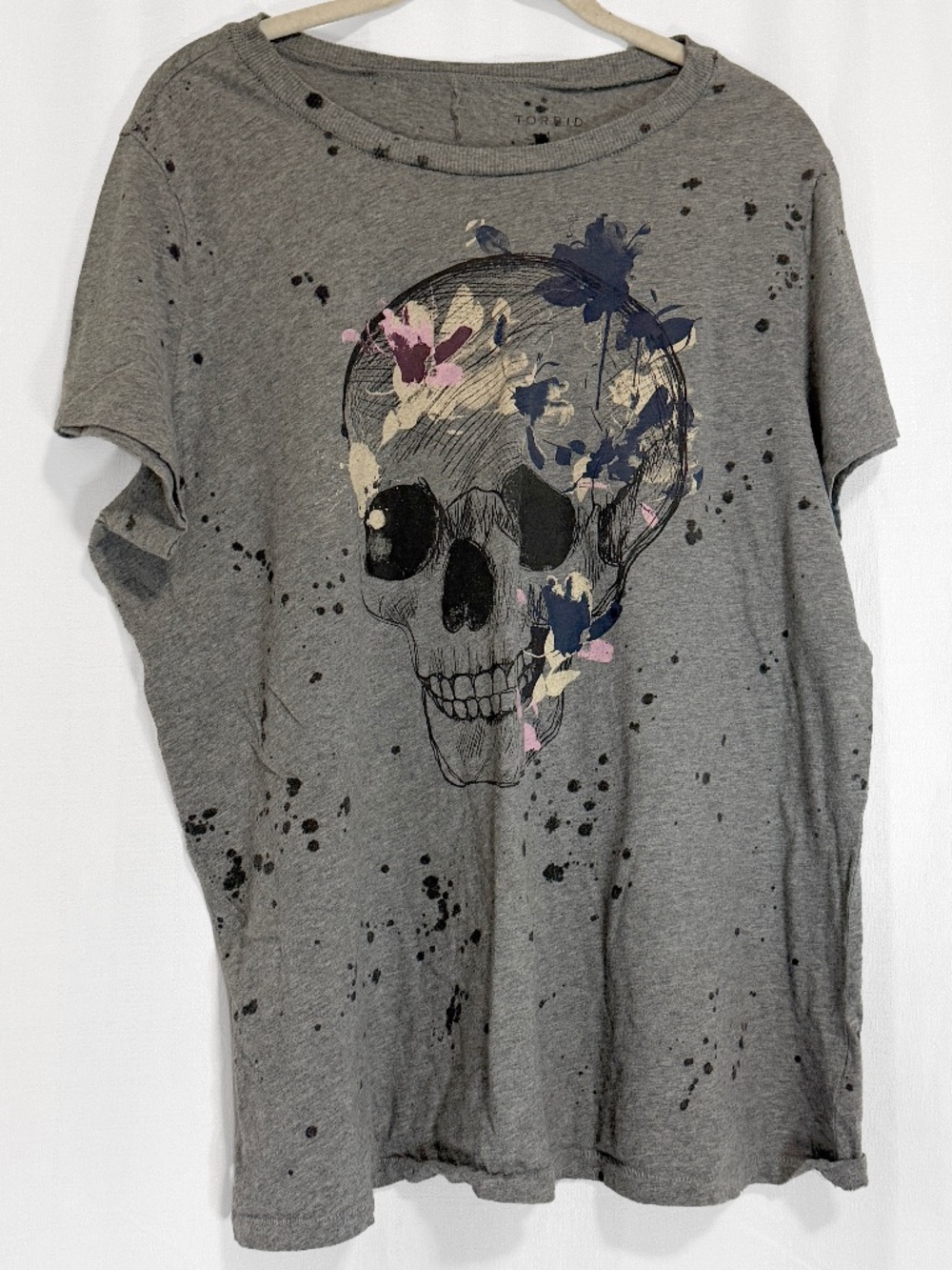 Torrid Classic Fit Graphic Print T-Shirt Charcoal Gray Paint Splatter Skull 1X